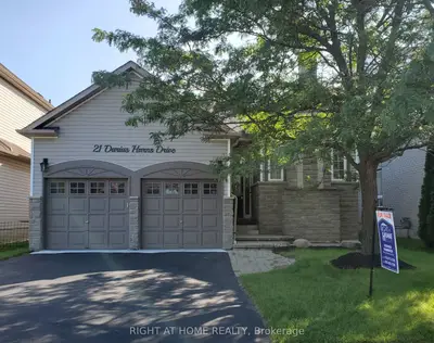 Detached in Whitby