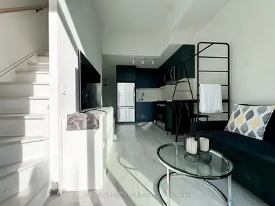 Condo Apartment in Whitby