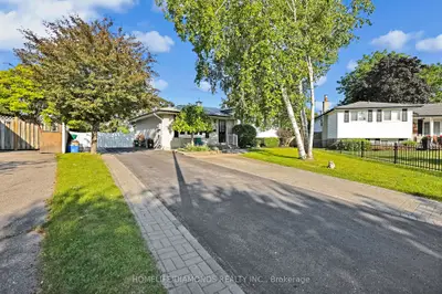 Duplex in Oshawa