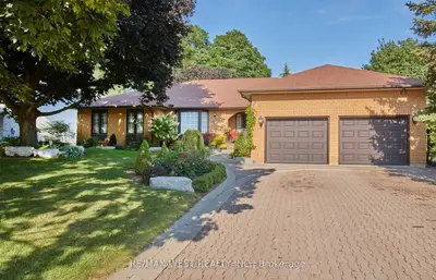 Detached in Whitby