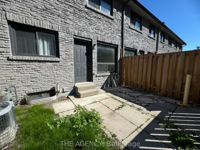 Condo Townhouse in Oshawa