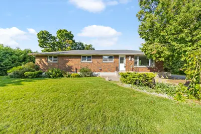 Detached in Whitby