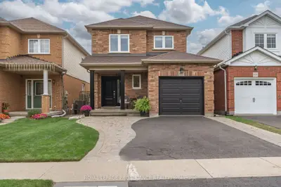 Detached in Oshawa