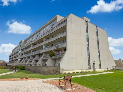 Condo Apartment in Oshawa
