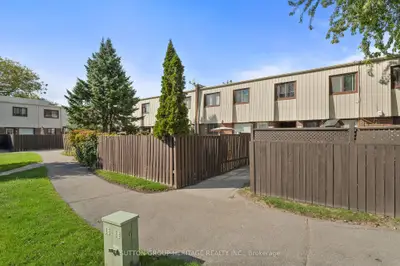 Condo Townhouse in Oshawa