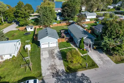 Detached in Scugog