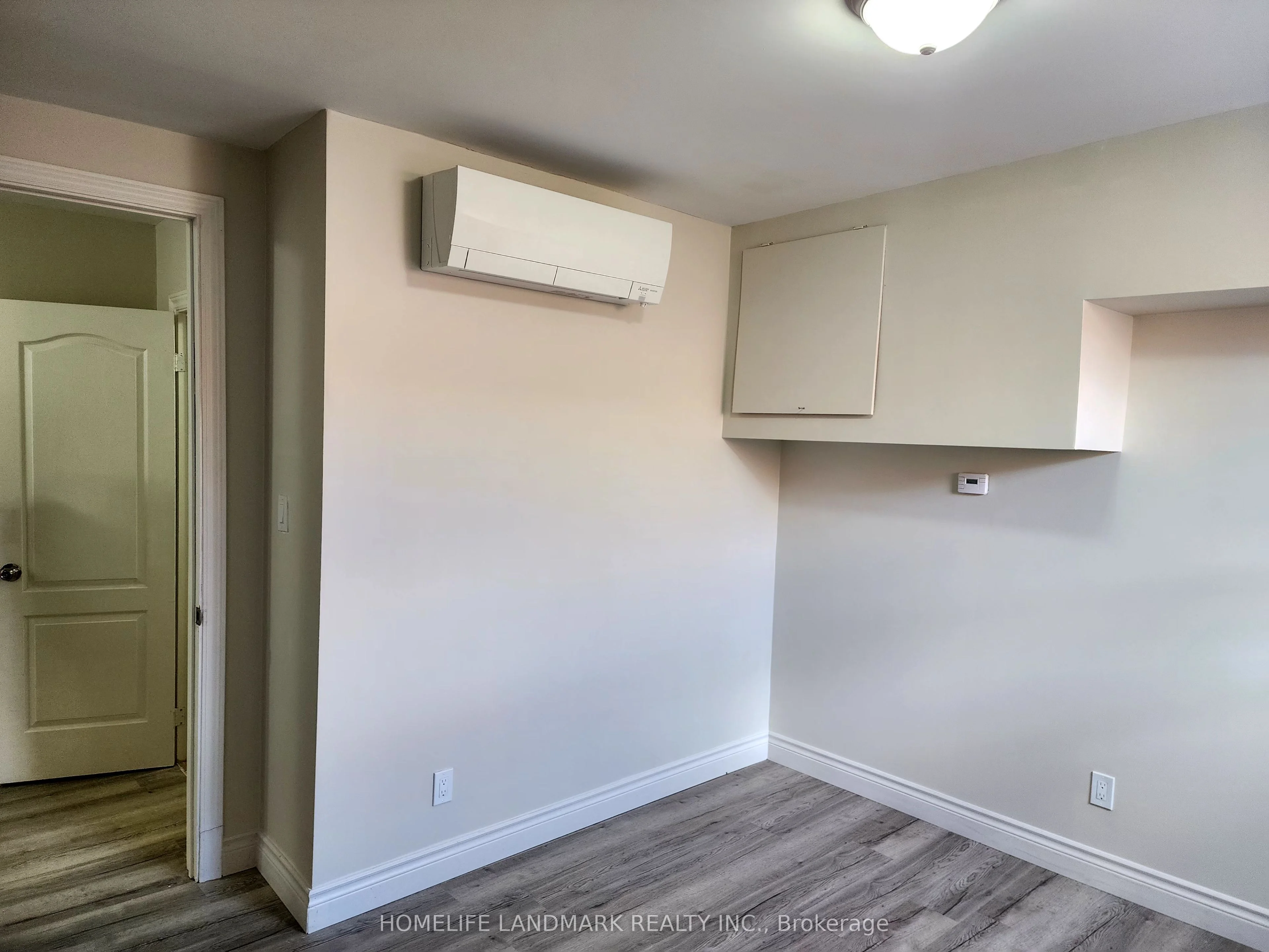 29 1/2 Simcoe Street S 208, Oshawa, ON L1H 4G2