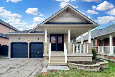 Detached in Whitby