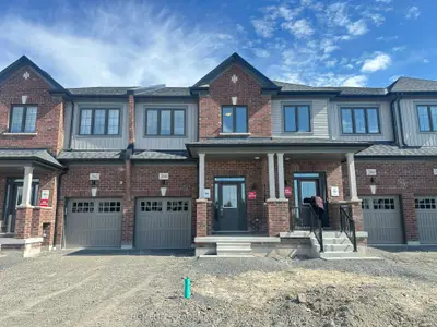 Att/Row/Townhouse in Oshawa