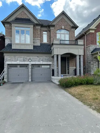 Detached in Whitby