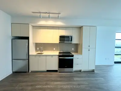 Condo Apartment in Whitby