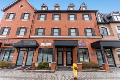 Condo Townhouse in Whitby