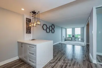 Condo Apartment in Pickering