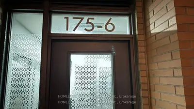 Att/Row/Townhouse in Toronto