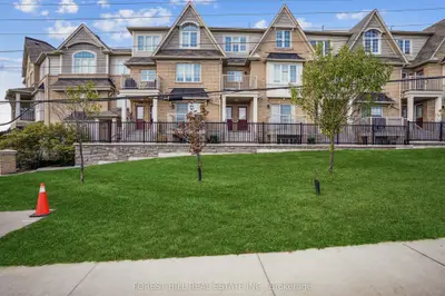 Condo Townhouse in Ajax