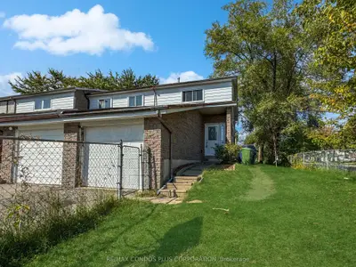 Att/Row/Townhouse in Toronto