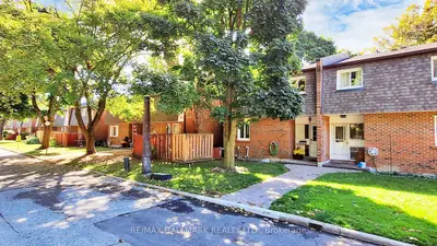 Condo Townhouse in Whitby