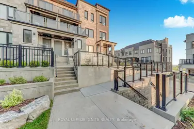 Condo Townhouse in Clarington