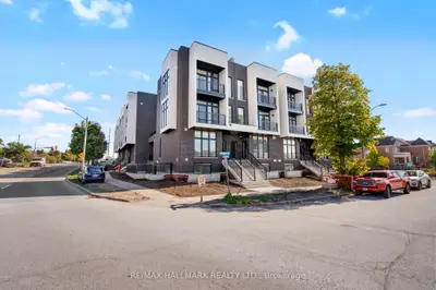 Condo Townhouse in Ajax