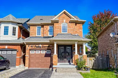 Detached in Whitby