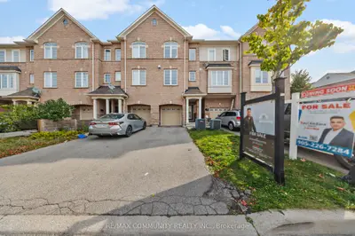 Att/Row/Townhouse in Ajax