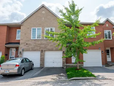 Condo Townhouse in Pickering
