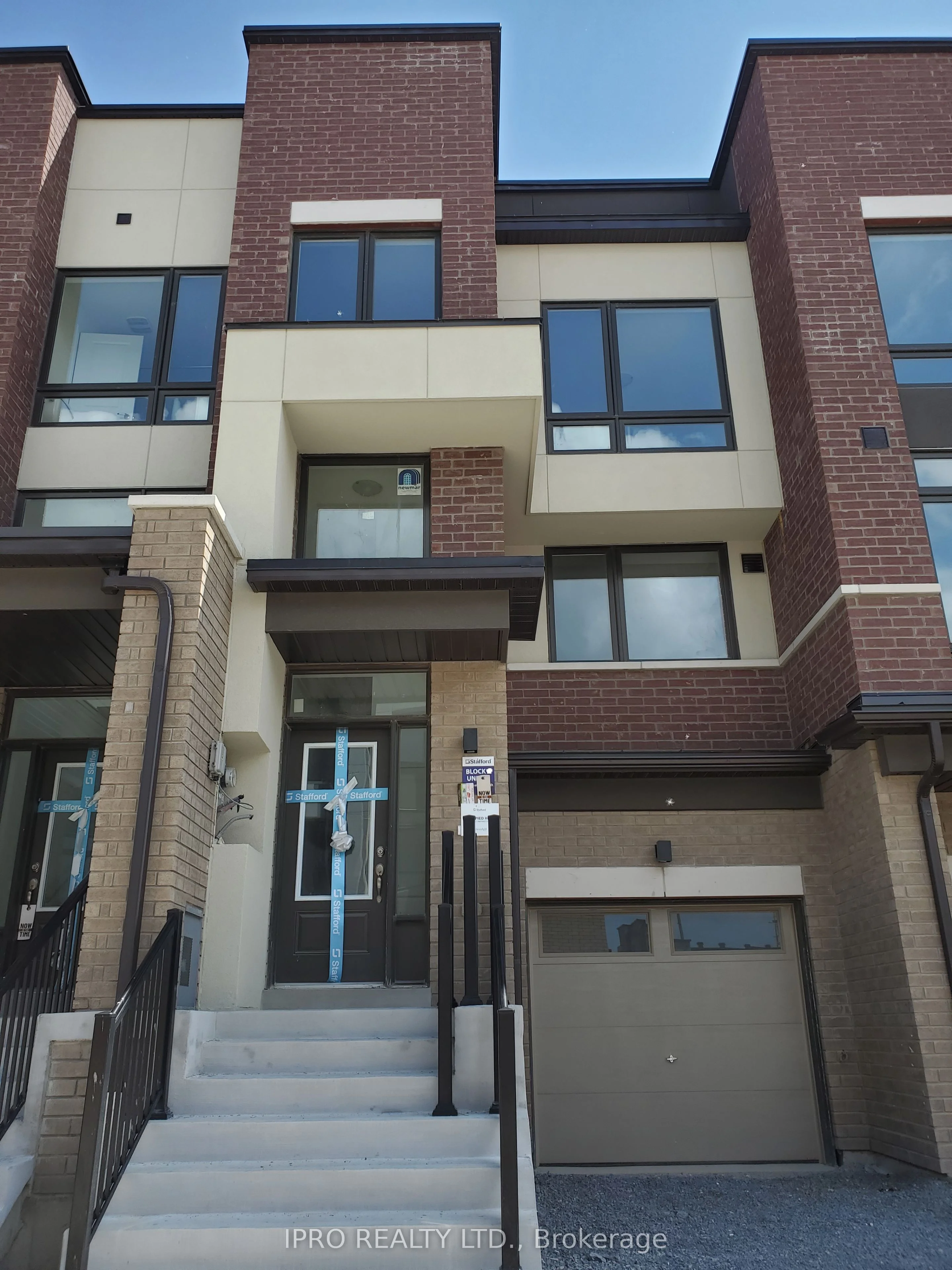 Condo Townhouse in Oshawa