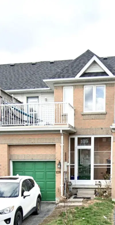 Att/Row/Townhouse in Toronto