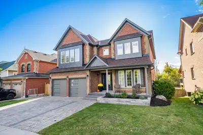 Detached in Whitby