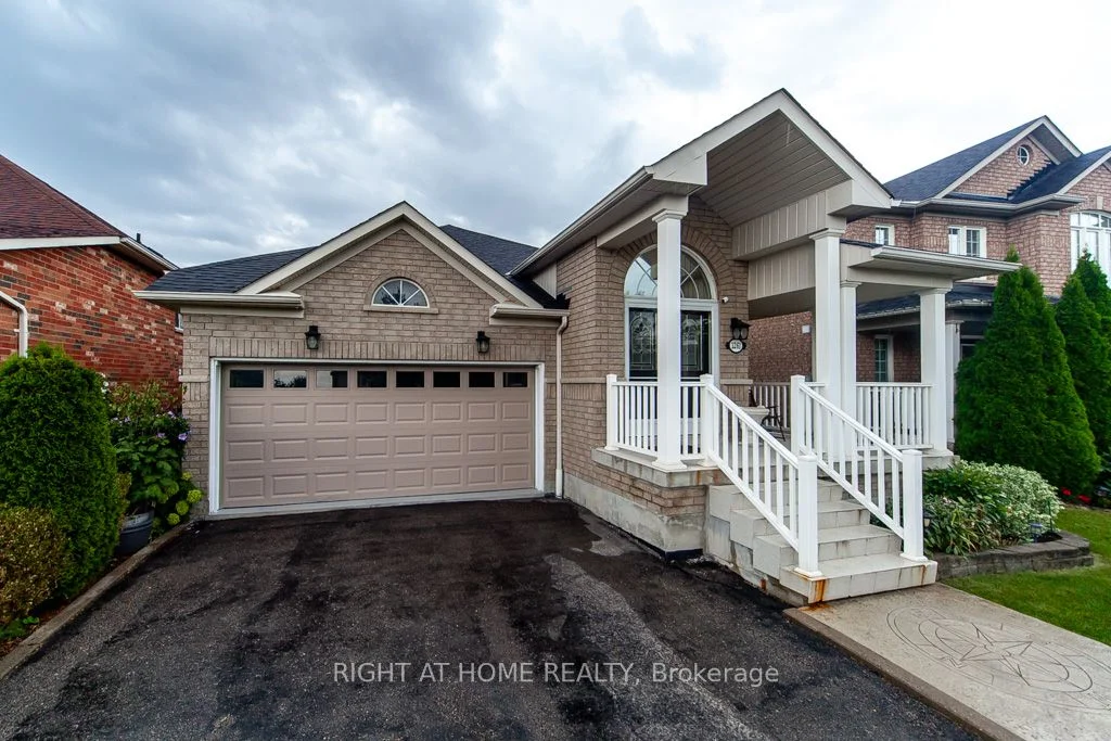 Detached in Whitby