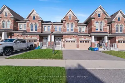 Att/Row/Townhouse in Oshawa