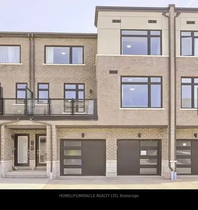Condo Townhouse in Pickering