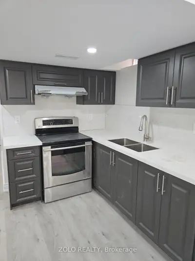 Detached in Whitby