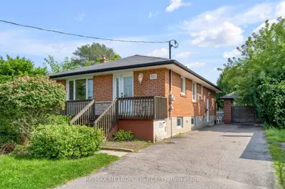 Detached in Whitby