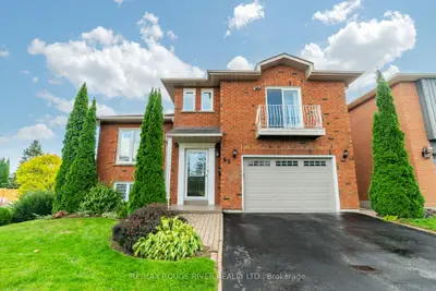 Detached in Whitby