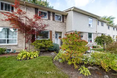 Condo Townhouse in Oshawa