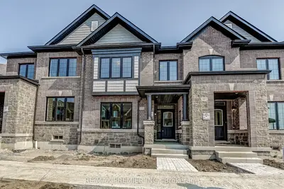 Att/Row/Townhouse in Whitby