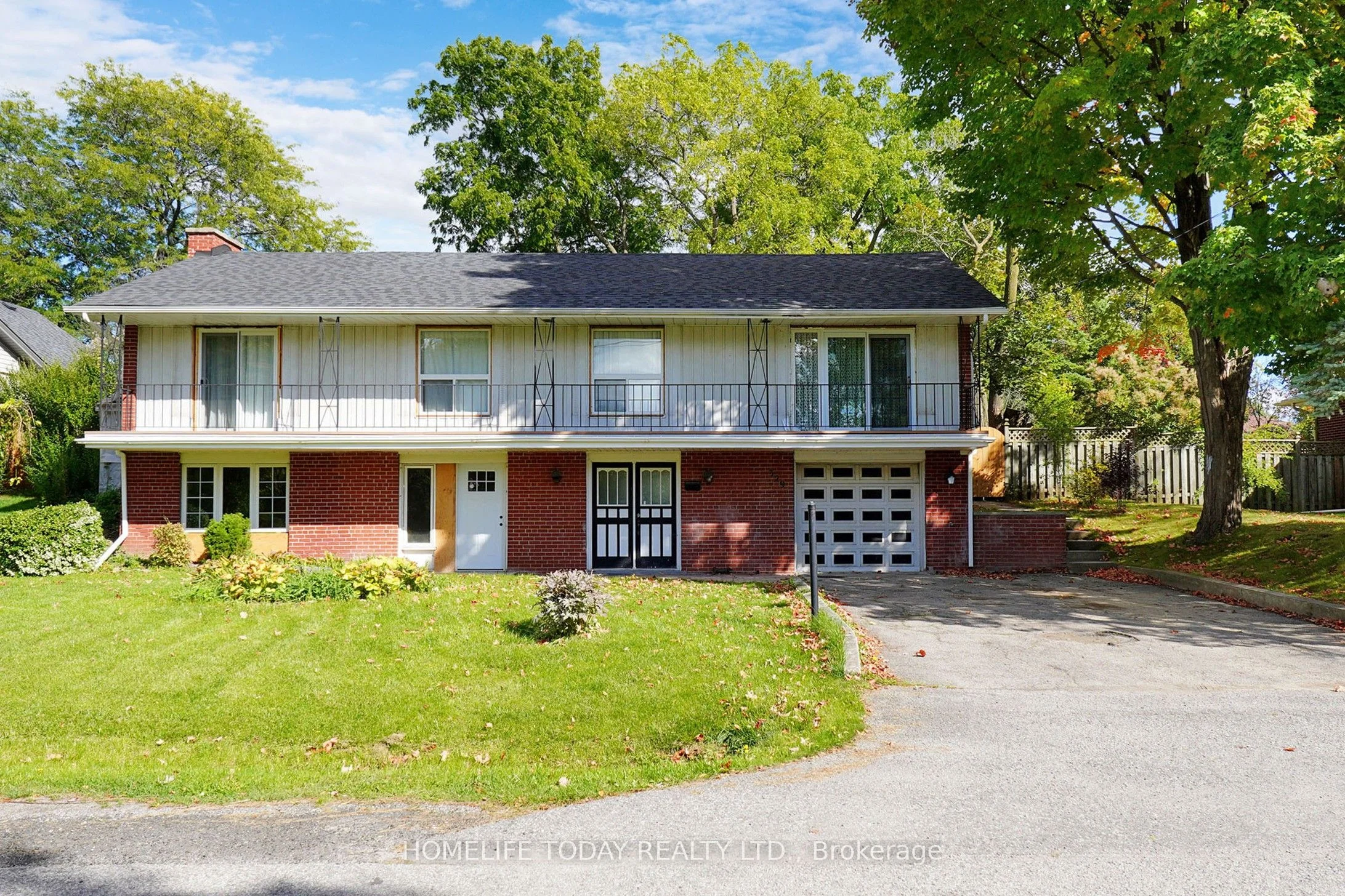 Detached in Whitby