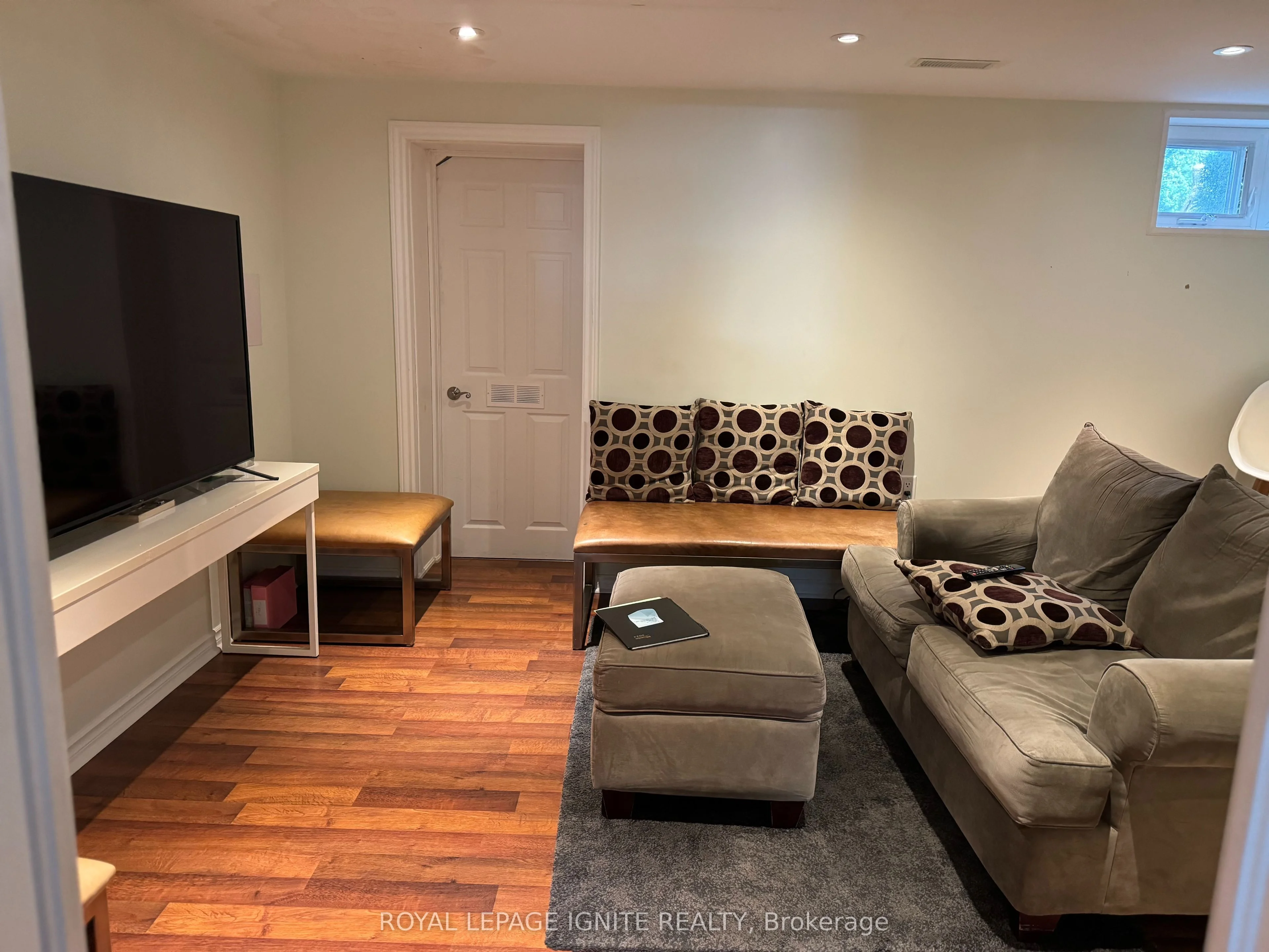 9 Monorwood Road Bsmnt, Toronto E09, ON M1P 4G6
