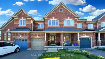 Att/Row/Townhouse in Whitby