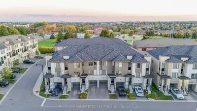 Att/Row/Townhouse in Whitby