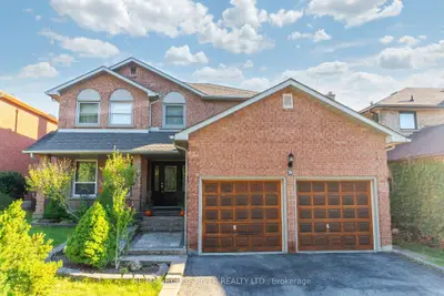 Detached in Whitby