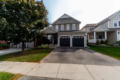 Detached in Oshawa