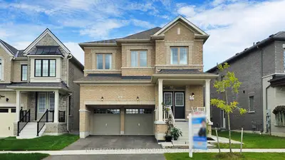 Detached in Whitby