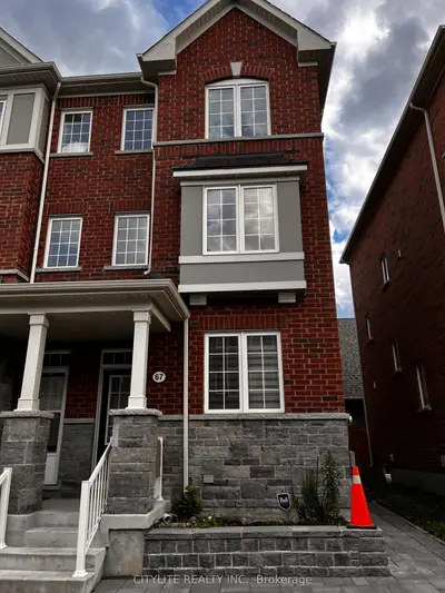 Att/Row/Townhouse in Toronto