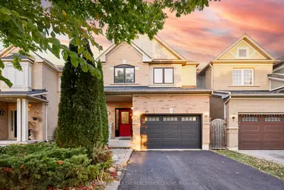 Detached in Whitby