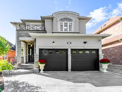 Detached in Whitby