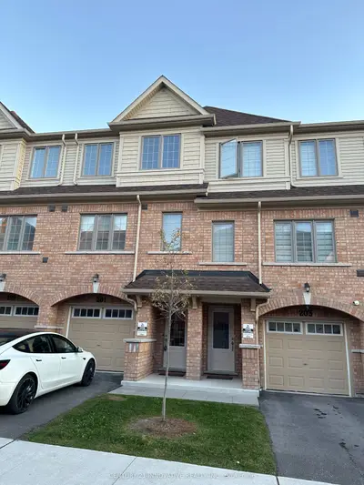 Condo Townhouse in Oshawa