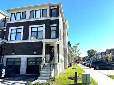 Att/Row/Townhouse in Oshawa