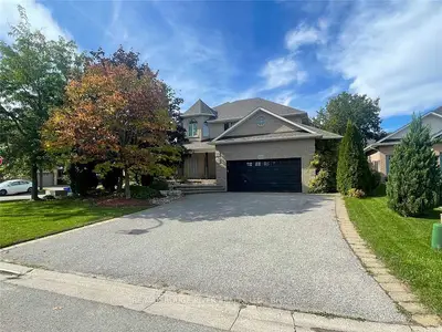 Detached in Oshawa